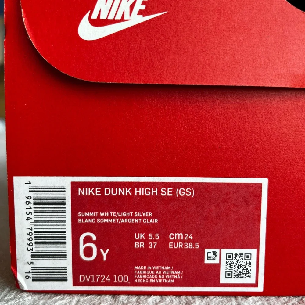 Nike Dunk Hi SE (GS) Sneakers Size 6Y